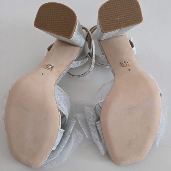 NWT Badgley Mischka Metallic Silver Tess Sandal - Picture 6 of 7